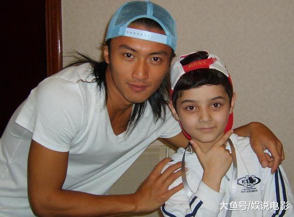 童星阿尔法“秃然长大”引热议, 回应求生发方法, 网友暖心安慰