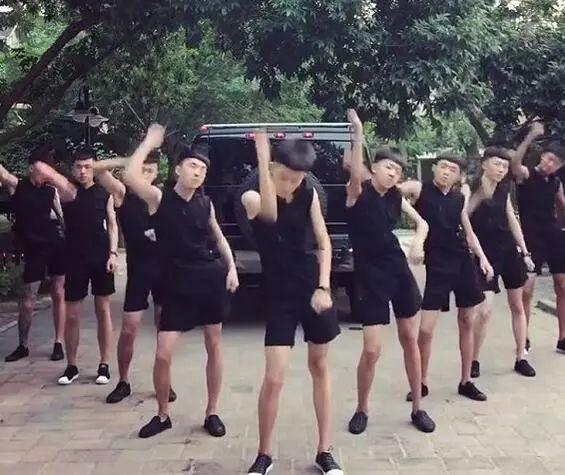 00后的社会摇，“社会人”的土嗨