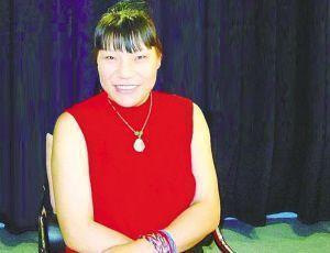 女巨人身高2米06，与2米10初恋分手后嫁47岁富商，至今不敢怀孕