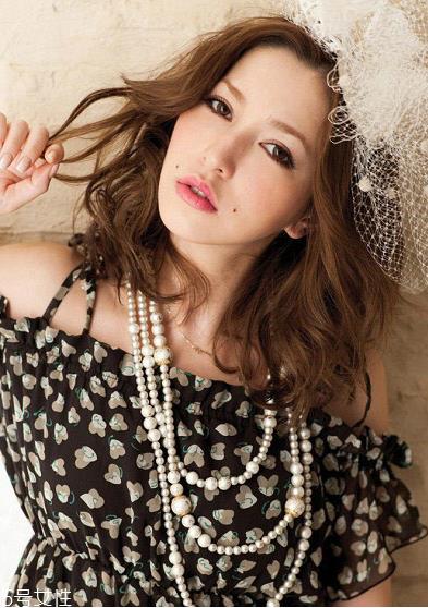 裸色口红适合什么人用 少女系裸唇妆画法技巧