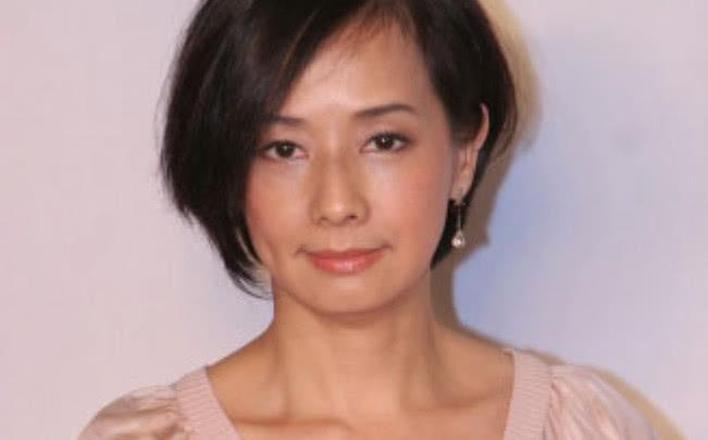 她是张国荣最爱的女人，17岁出道，花甲之年依旧风韵犹存！