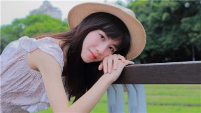 ​两个人互相暗恋的特征的肢体动作，爱情中的行为心理学