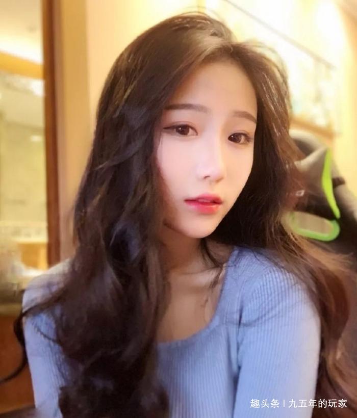 斗鱼二台再搞花里胡哨，牛鬼蛇神女主播纷纷上线，根本无心看比赛