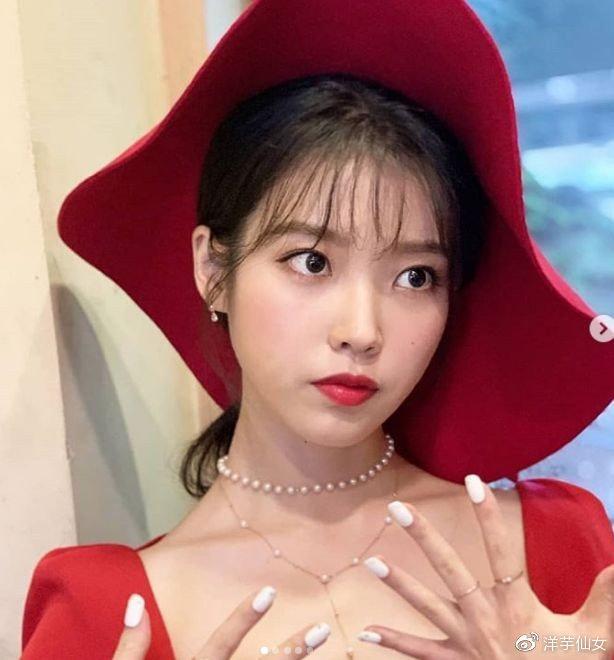 IU德鲁纳酒店发型盘点，韩妞都指定软萌胎毛浏海＋高冷微波卷