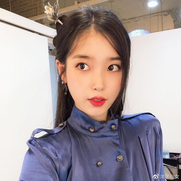 IU德鲁纳酒店发型盘点，韩妞都指定软萌胎毛浏海＋高冷微波卷