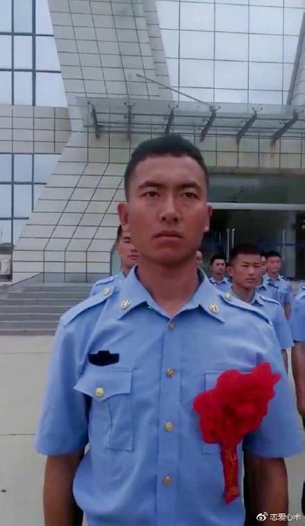 王威开微博，杨幂王威互关，为何进圈都挺杨幂？