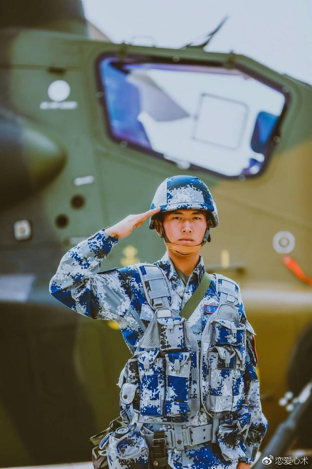 王威开微博，杨幂王威互关，为何进圈都挺杨幂？