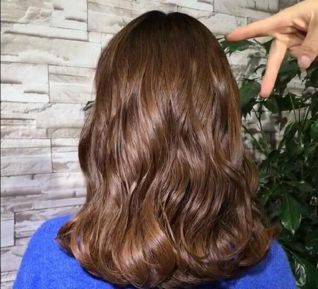 一个20年发型师的忠告：头发齐肩烫后迷人，内扣大气！左右都好看