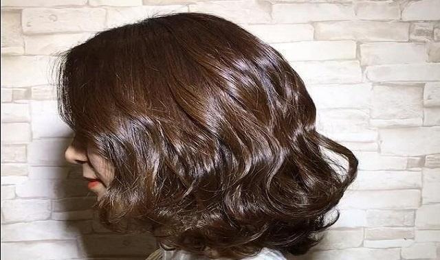 一个20年发型师的忠告：头发齐肩烫后迷人，内扣大气！左右都好看