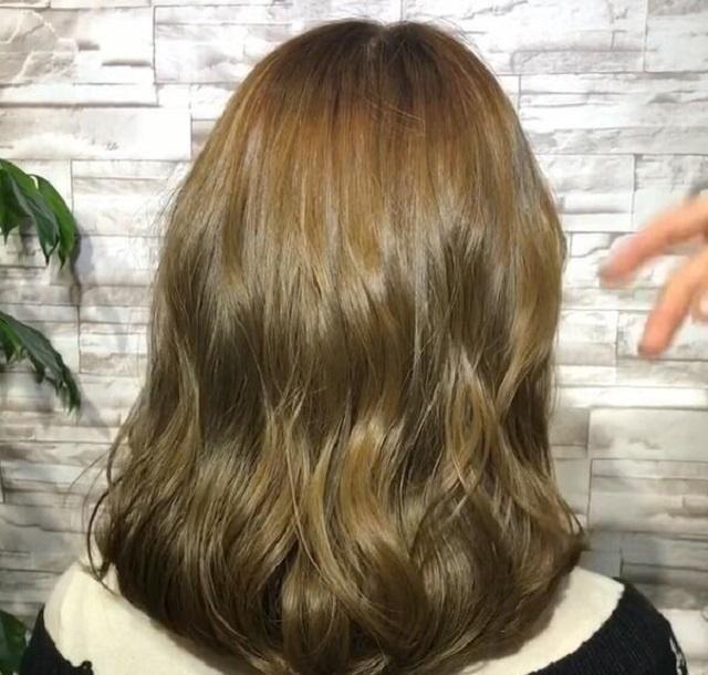 一个20年发型师的忠告：头发齐肩烫后迷人，内扣大气！左右都好看