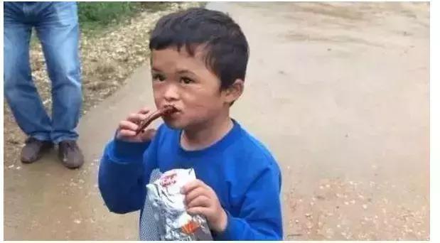 10岁小马云住豪宅坐豪车, 早期吸烟视频曝光, 网友: 这孩子毁了!