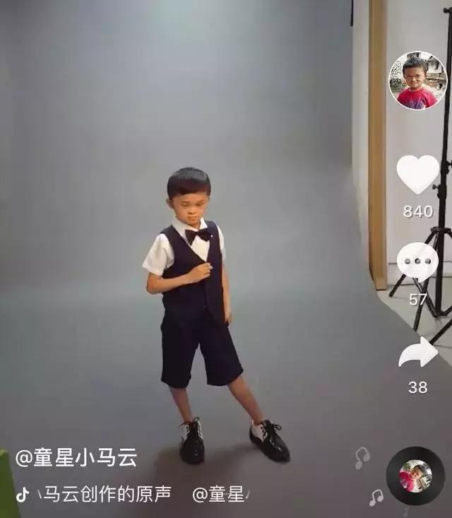 10岁小马云住豪宅坐豪车, 早期吸烟视频曝光, 网友: 这孩子毁了!