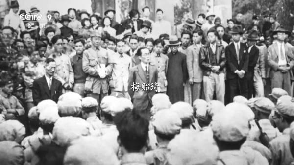 他们住在坟上、吃烂菜叶、被乞丐嫌弃，却成就了中国最伟大的学校