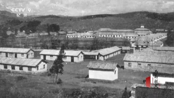 他们住在坟上、吃烂菜叶、被乞丐嫌弃，却成就了中国最伟大的学校