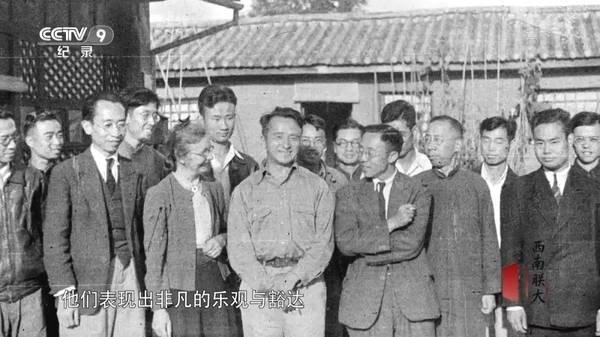 他们住在坟上、吃烂菜叶、被乞丐嫌弃，却成就了中国最伟大的学校