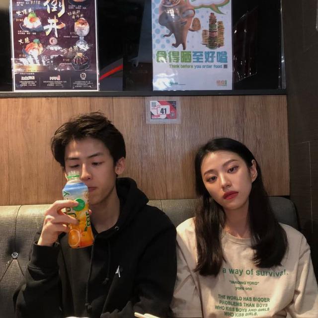 港风·情侣头像：总觉得你没以前那么爱我，怎么办我却越来越深