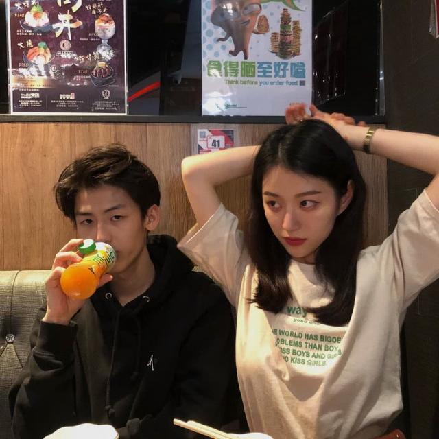 港风·情侣头像：总觉得你没以前那么爱我，怎么办我却越来越深