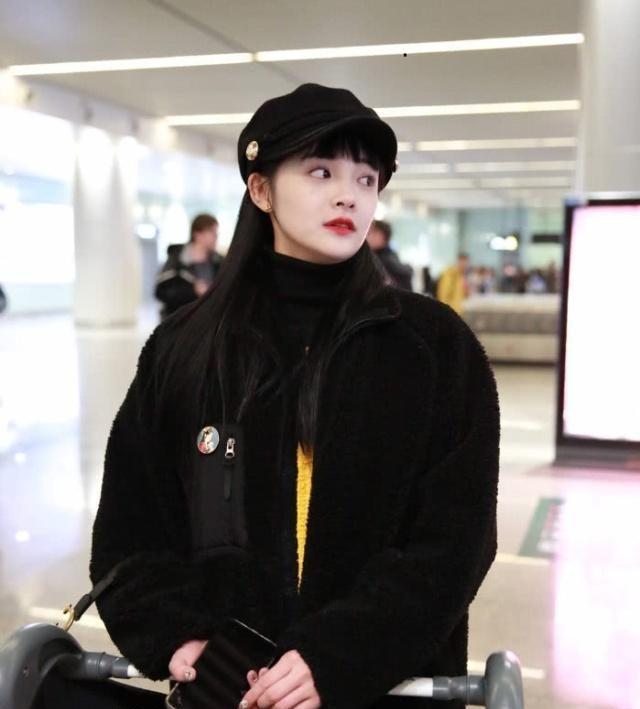 周洁琼怎么回事？剪了刘海完全换了一个人，这发型杀伤力太大