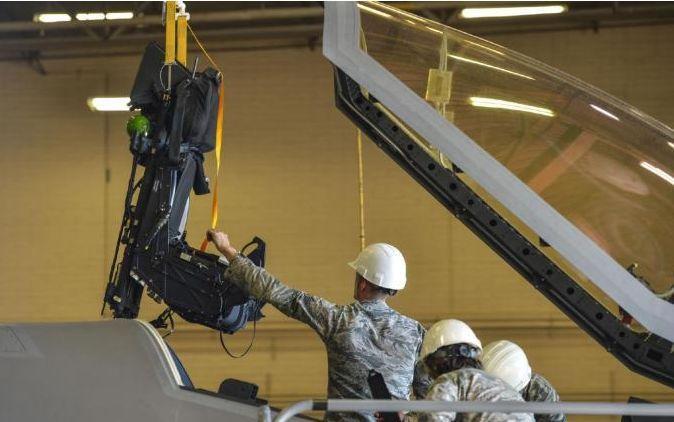 令人意外!国产歼-7几十年前就已拥有一项F-35引以为傲技术