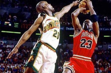 乔丹的后仰跳投、詹姆斯的后仰跳投，谁的难度大却更省力？