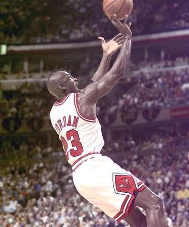 乔丹的后仰跳投、詹姆斯的后仰跳投，谁的难度大却更省力？