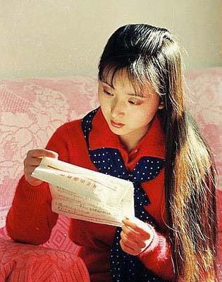 87版《红楼梦》珍贵剧照，邓婕太时尚，林妹妹忧郁可爱