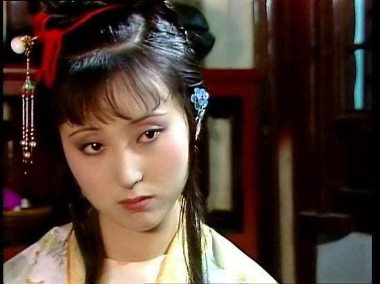 87版《红楼梦》珍贵剧照，邓婕太时尚，林妹妹忧郁可爱