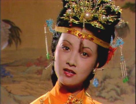 87版《红楼梦》珍贵剧照，邓婕太时尚，林妹妹忧郁可爱