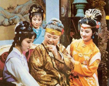 ​87版《红楼梦》珍贵剧照，邓婕太时尚，林妹妹忧郁可爱