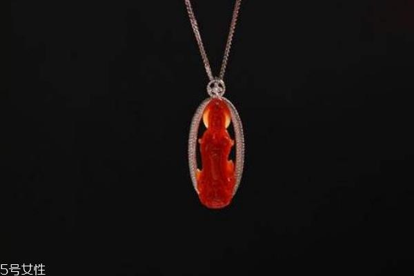 红玛瑙与红翡翠的区别 颜色质地都不同