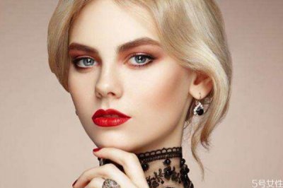 ​左脸为什么长痘痘呢 左脸长痘痘的原因有什么呢