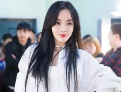 ​李小璐3岁出道，17岁金马奖影后，26岁爆红，如今39岁沦落成网红