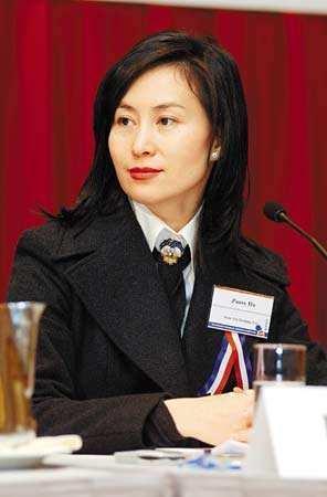 梁安琪背后的大靠山出现，其财富是何超琼的3倍，梁安琪会赢吗