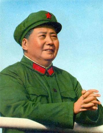 毛主席斯大林都没穿上“大元帅”服蒋介石却独享“特级上将”40年