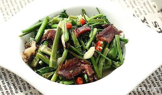 小河边的水芹菜具有5大营养价值！但注意事项和健康吃法有哪些呢