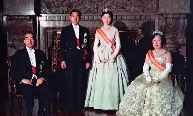 香淳皇后容貌平凡，她妹妹却是美人，但偏选中她为准皇太子妃？