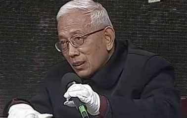 老太带砍柴刀鉴宝，称曾有人出价10万，专家：站稳了