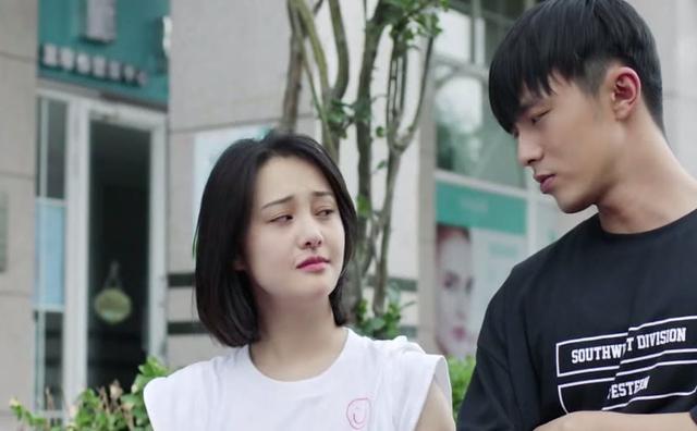 青春斗：向真找不到赵聪，却被高富帅看上，一句话让恋情加速