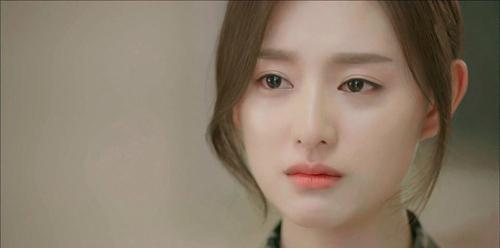 万年女二逆袭之路，因《继承者》出名，出演《太阳的后裔》大火