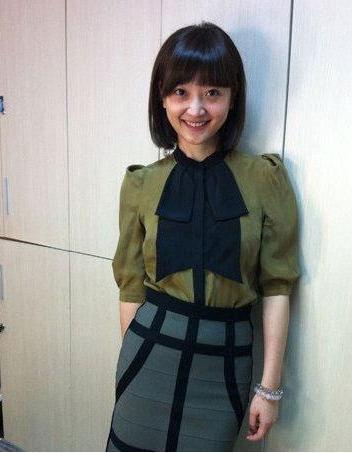 央视第一美女主持人，素颜像姚笛，40岁至今未嫁！