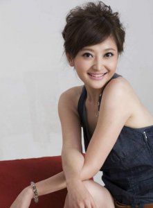 ​央视第一美女主持人，素颜像姚笛，40岁至今未嫁！