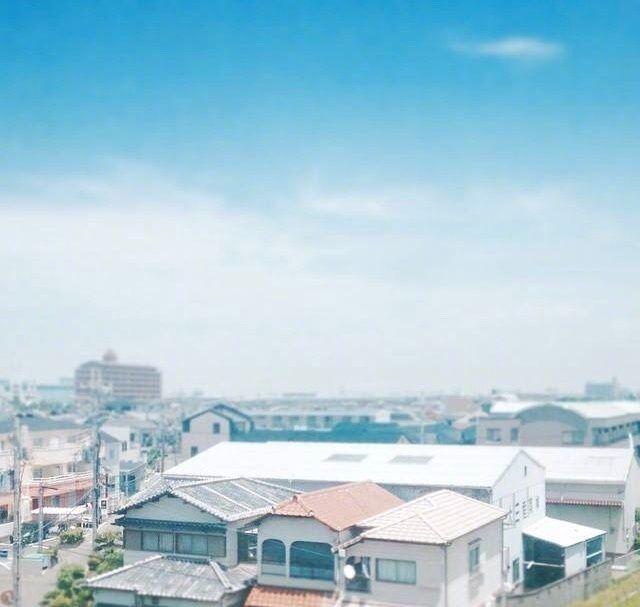 学会控制自己的情绪，谁都不欠你的，不要因为冲动而发脾气，那样会伤害爱你的人。