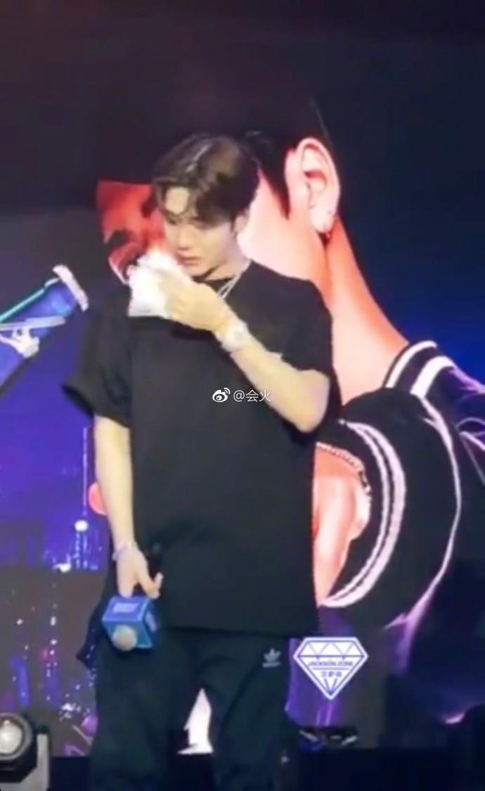 王嘉尔泪崩感谢粉丝，王大陆晒与田馥甄合照，陈妍希为杨丞琳庆生