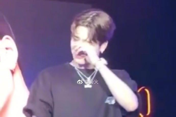 王嘉尔泪崩感谢粉丝，王大陆晒与田馥甄合照，陈妍希为杨丞琳庆生