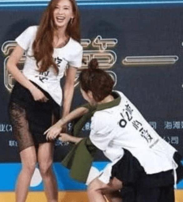 小S竟然当众撕扯林志玲衣服，胸前“春光乍泄”？