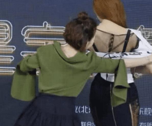 小S竟然当众撕扯林志玲衣服，胸前“春光乍泄”？
