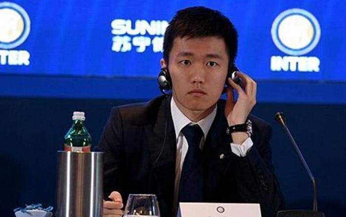 都是富二代,王思聪欠巨款,他却身价超百亿,女友甩网红几十条街