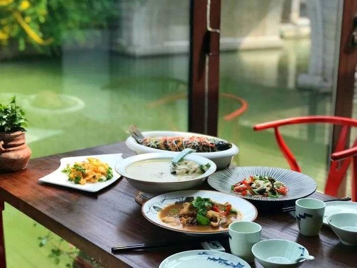 “高铁接站，随心畅玩”毕业旅行，就来台儿庄古城