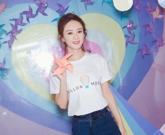 有种“霸气”叫赵丽颖的英文名,看似欧美范十足,读起来却很搞笑