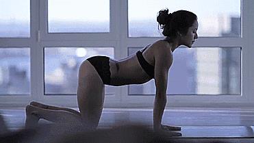 “青蛙趴”这样练,7天让你双腿细直,小腹也紧致了!